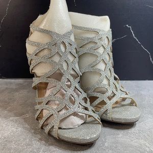 Derek Heart Cinderella Pumps Silver Size 9m